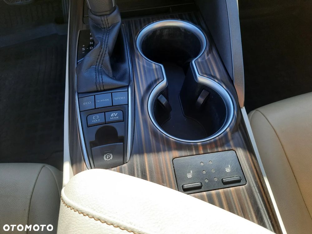 Toyota Camry 2.5 Hybrid Executive CVT - 18