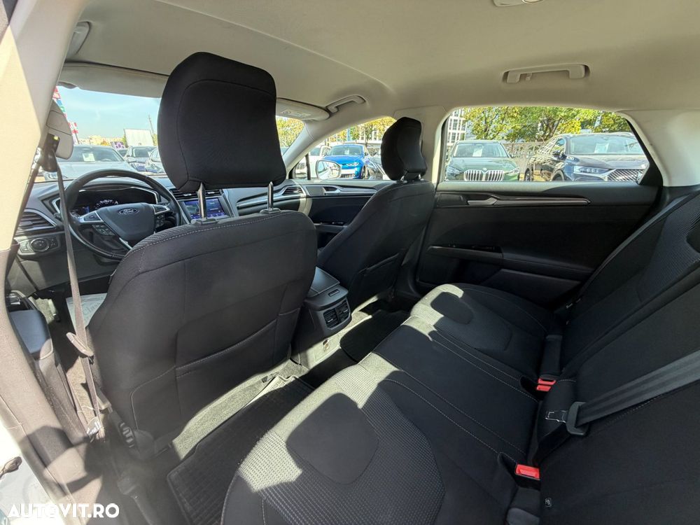 Ford Mondeo 2.0 HEV Titanium - 17