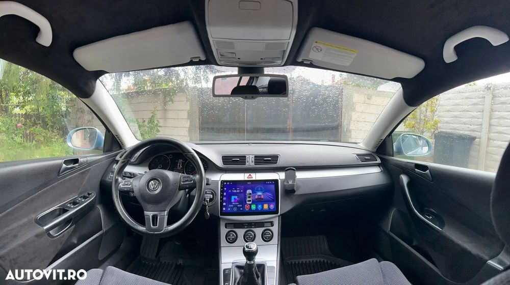 Volkswagen Passat - 1