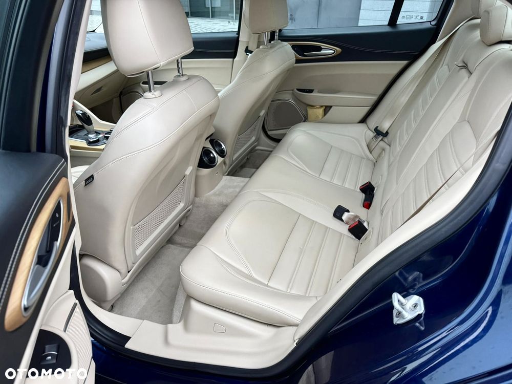 Alfa Romeo Giulia 2.0 Turbo 16V AT8-Q4 Veloce Ti - 15