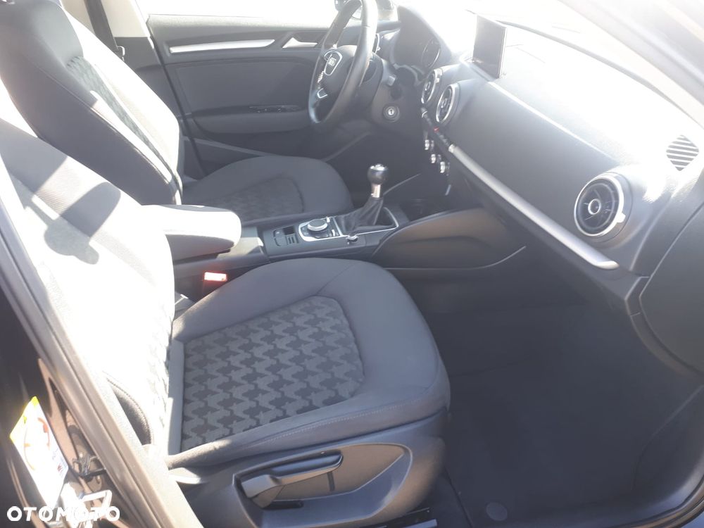 Audi A3 Sportback 1.6 TDI DPF Ambiente - 13