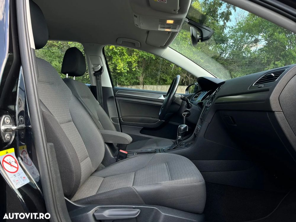 Volkswagen Golf - 11