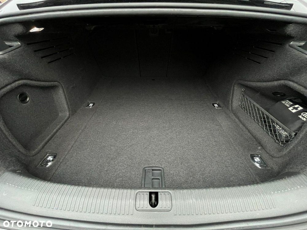 Audi A4 Limousine - 13