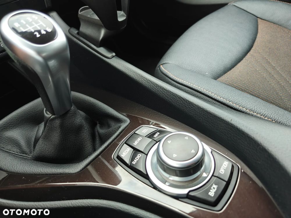 BMW X1 sDrive18d Sport Line - 7