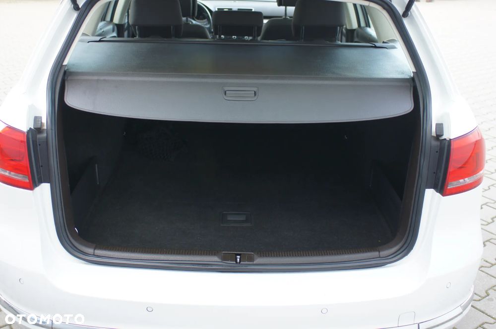 Volkswagen Passat 1.6 TDI Business Line - 24