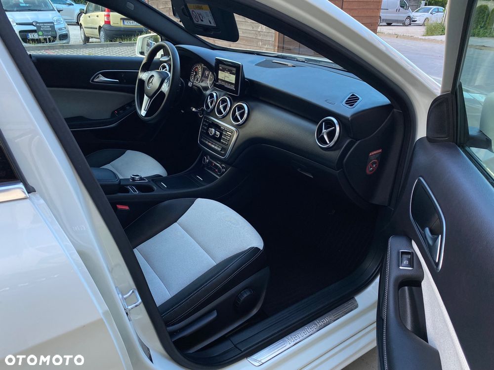 Mercedes-Benz Klasa A 180 7G-DCT - 30
