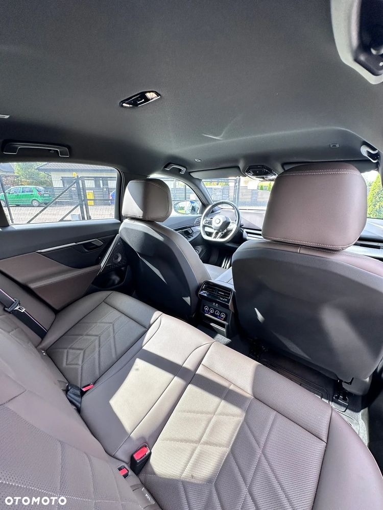 BMW Seria 5 M550i xDrive - 29