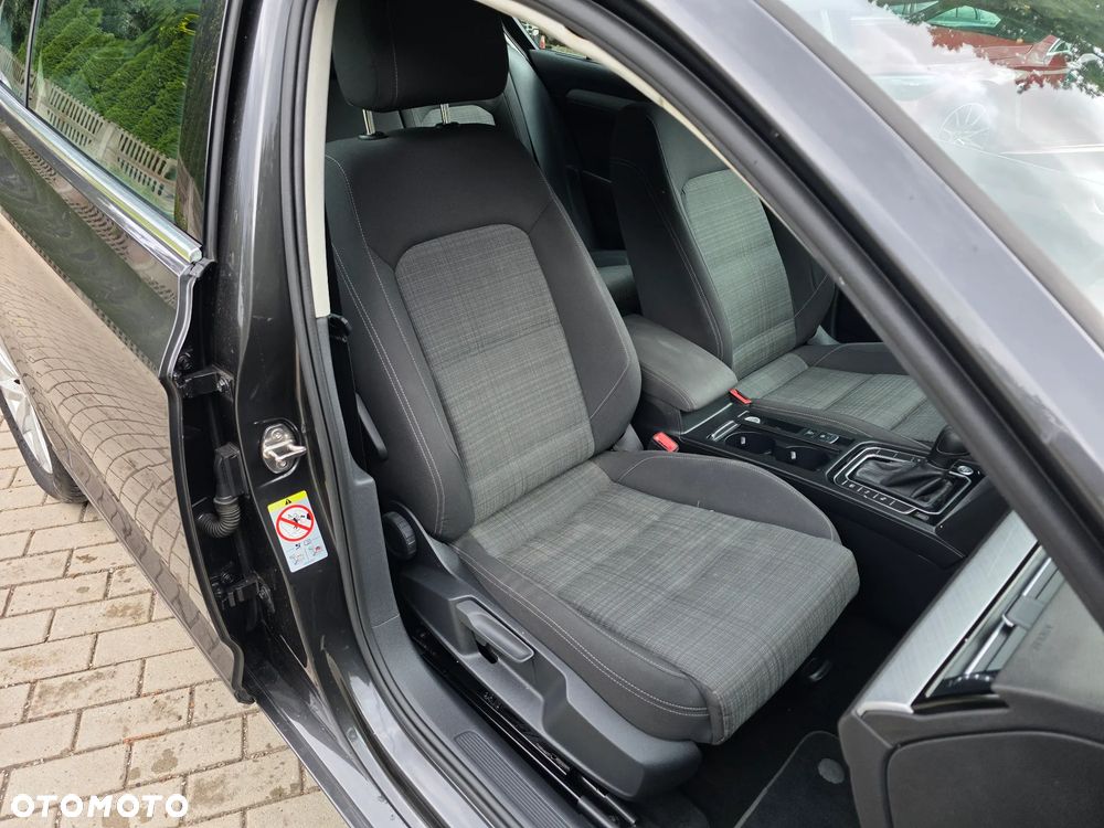 Volkswagen Passat - 17