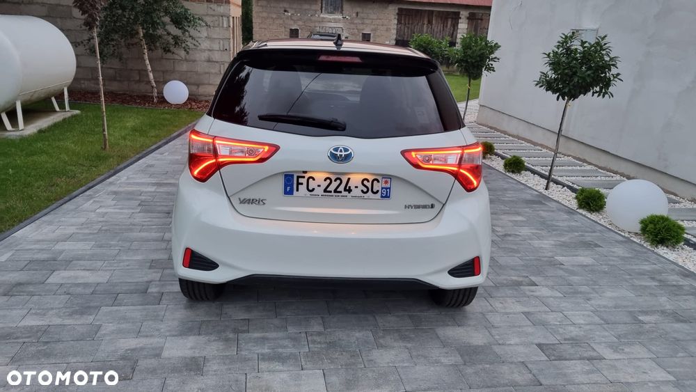 Toyota Yaris Hybrid 100 Selection Platinum - 6