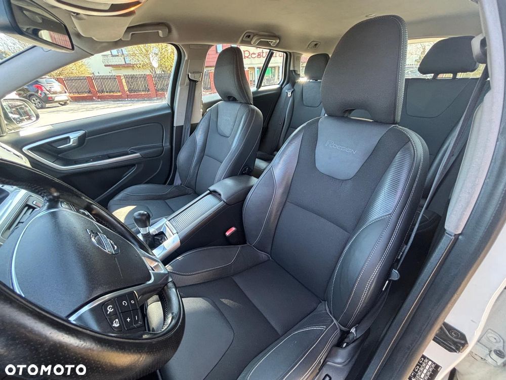 Volvo V60 D3 R-Design - 28