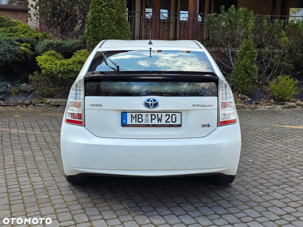 Toyota Prius (Hybrid) - 37