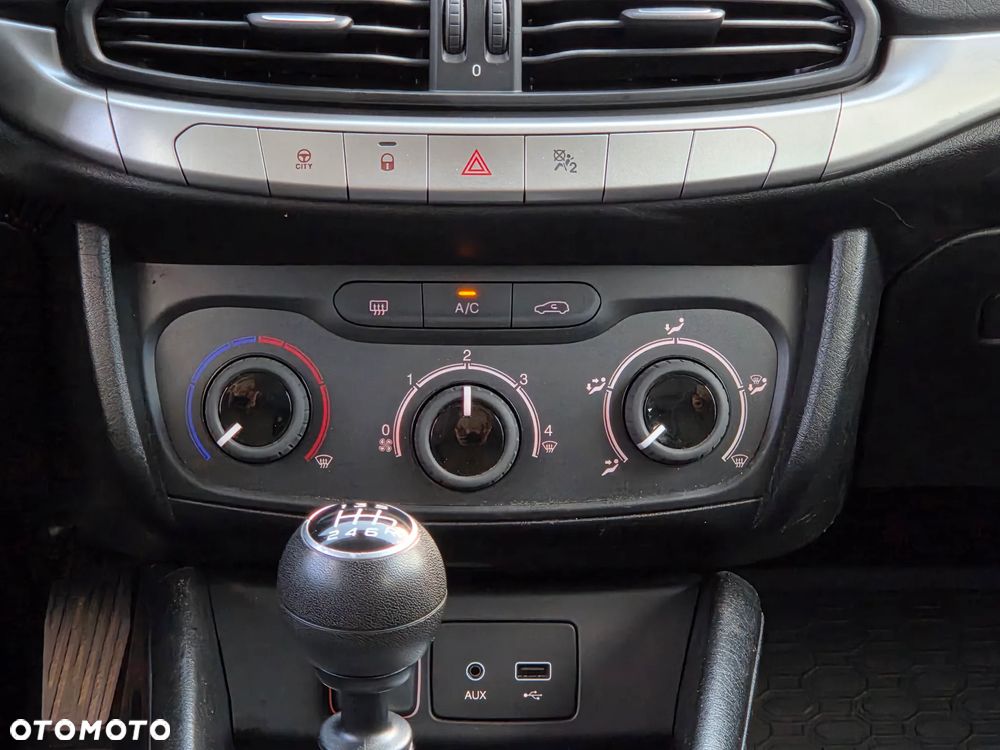 Fiat Tipo 1.4 16v Easy - 25