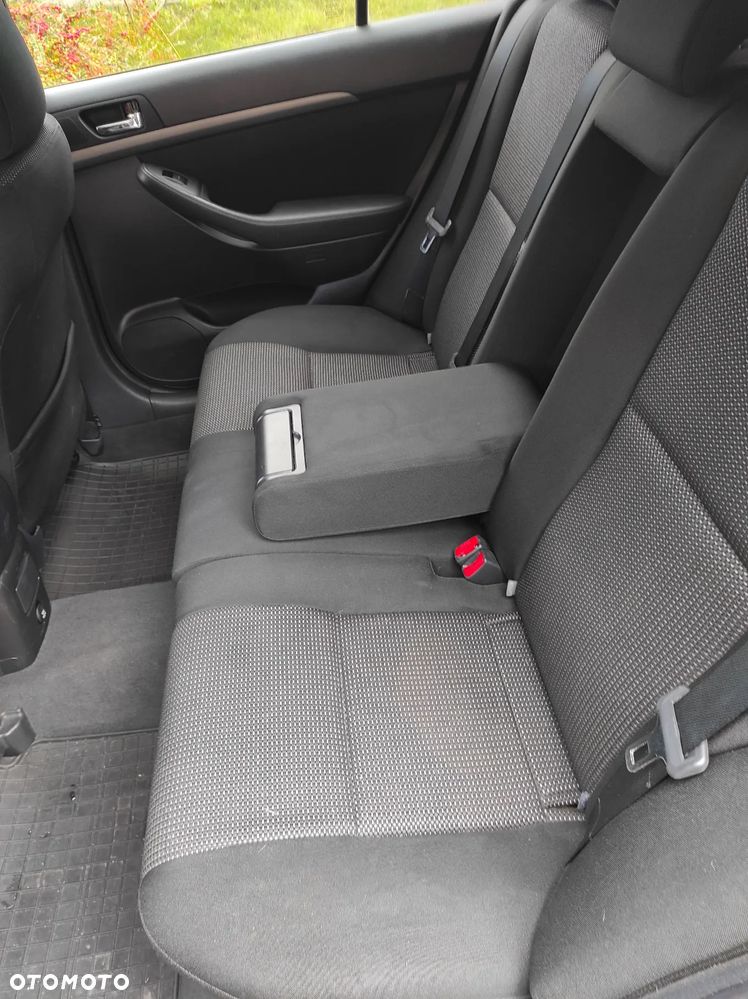Toyota Avensis - 5