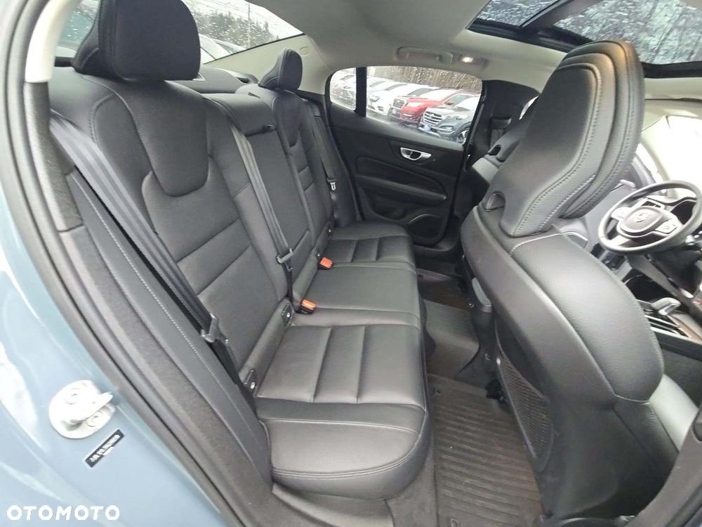 Volvo S60 B5 B AWD Plus Dark - 9
