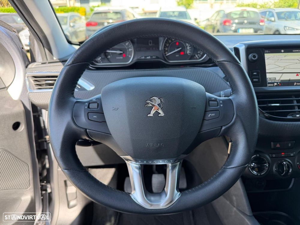 Peugeot 208 1.2 PureTech Signature - 21