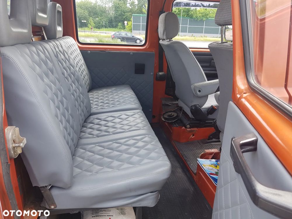 Volkswagen Transporter - 24