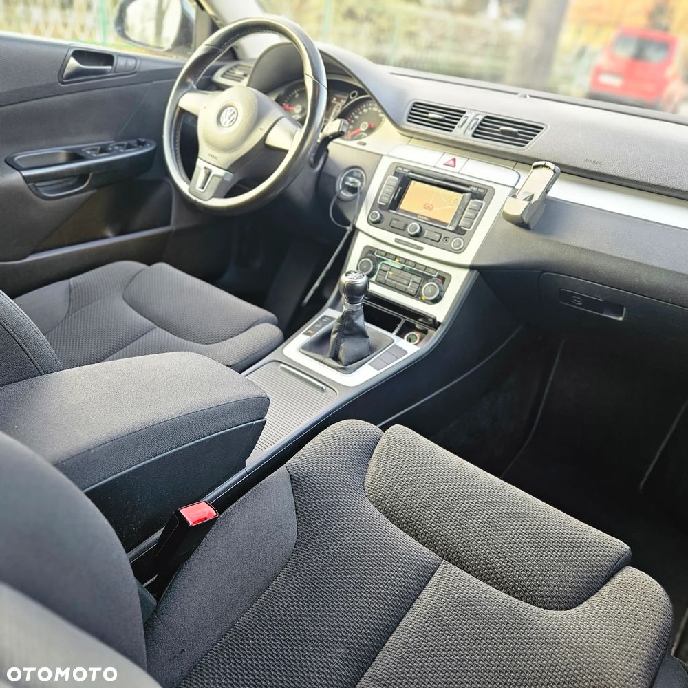 Volkswagen Passat 2.0 Blue TDI SCR Comfortline - 24