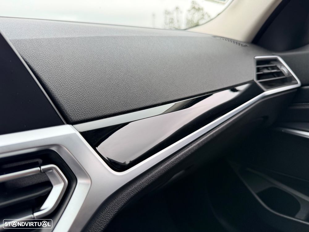 BMW 330 e Line Sport Auto - 38
