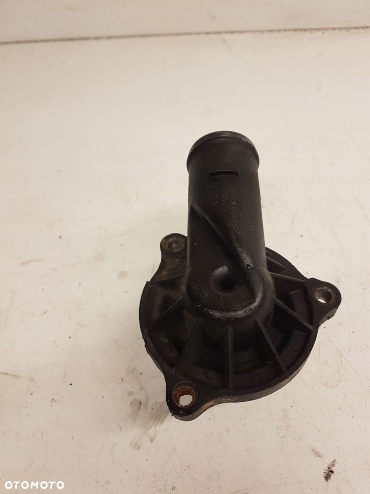 TERMOSTAT OBUDOWA AUDI A4 A5 Q5 3.0 TDI 059121111N - 3