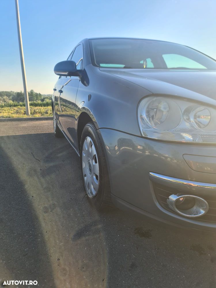 Volkswagen Jetta 1.6 FSI Comfortline - 8