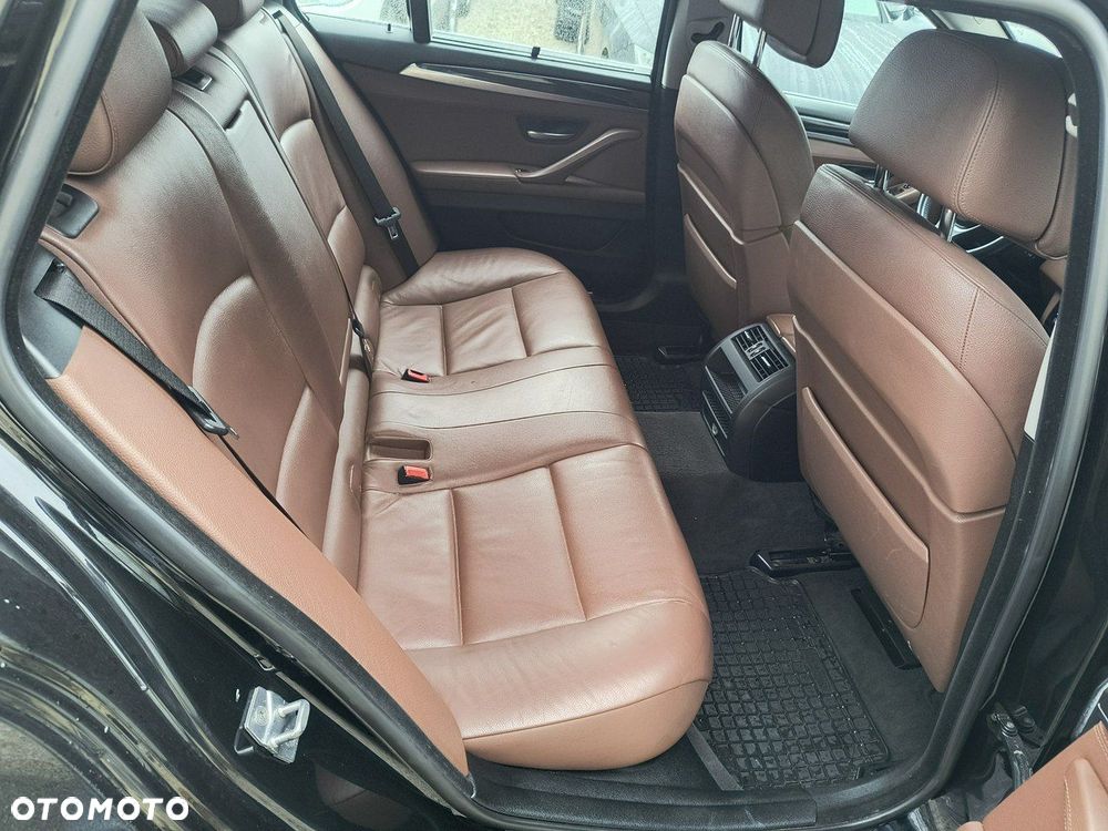 BMW Seria 5 525d xDrive Luxury Line - 13