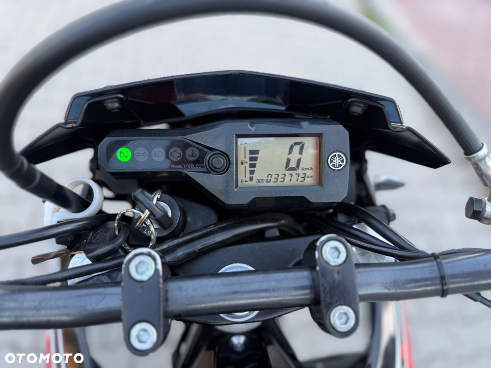 Yamaha WR - 28