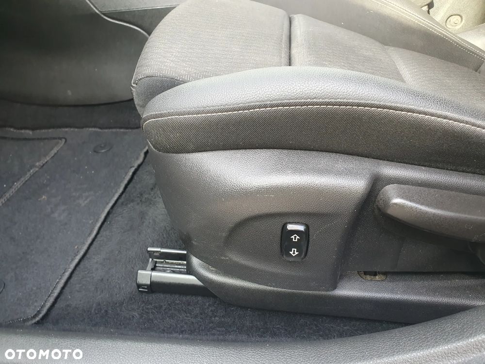 Opel Astra 1.4 T Dynamic S&S - 11