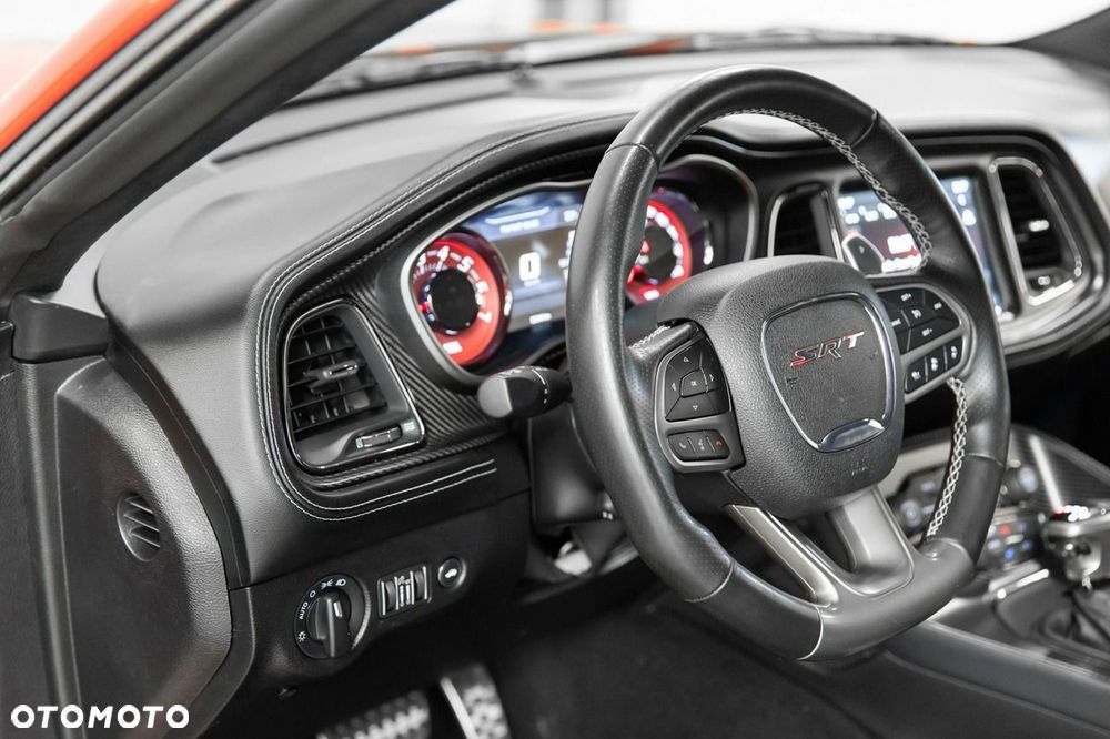Dodge Challenger - 30
