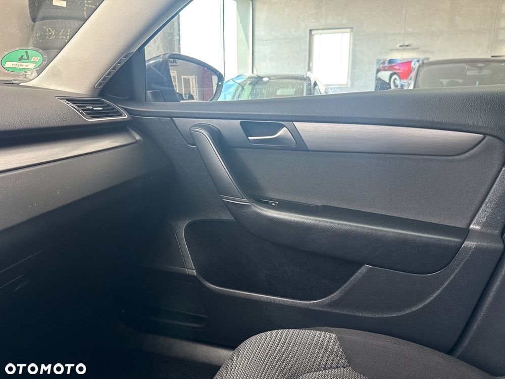 Volkswagen Passat 2.0 TDI DPF Comfortline - 25