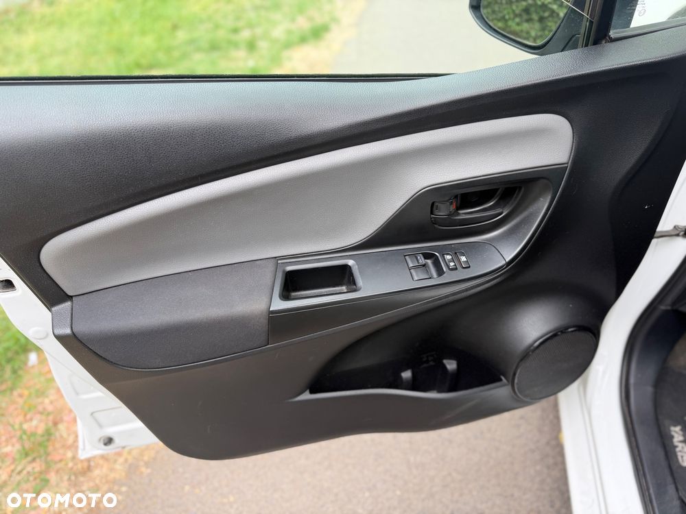 Toyota Yaris Hybrid 100 Premium - 18