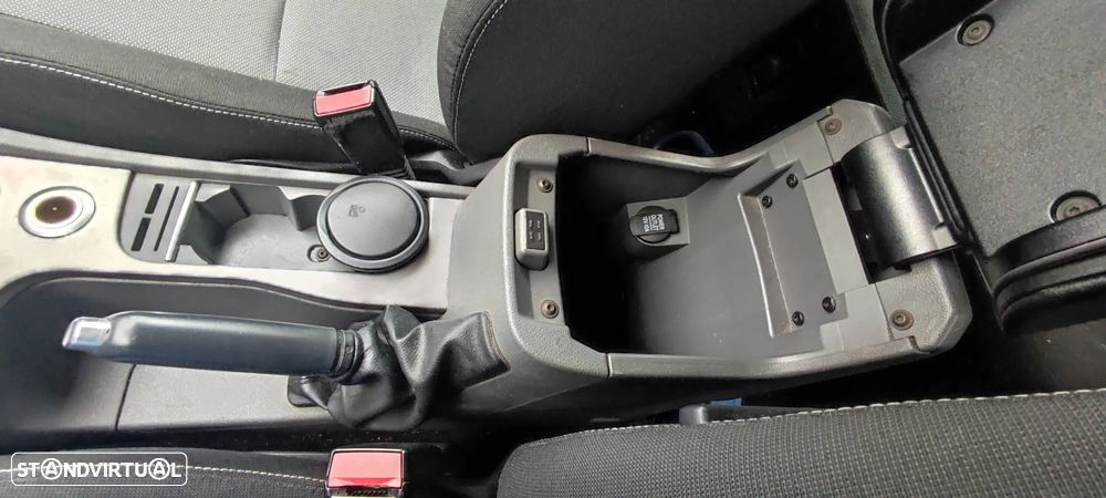 Ford Focus SW 1.4 Trend - 28