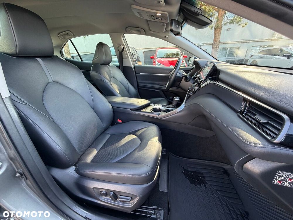 Toyota Camry 2.5 Hybrid Comfort CVT - 30
