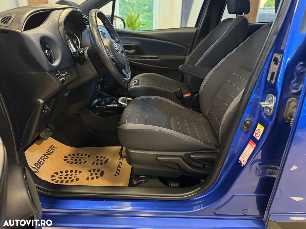 Toyota Yaris 1.5 VVT-i HSD Bi-Tone R&B - 23