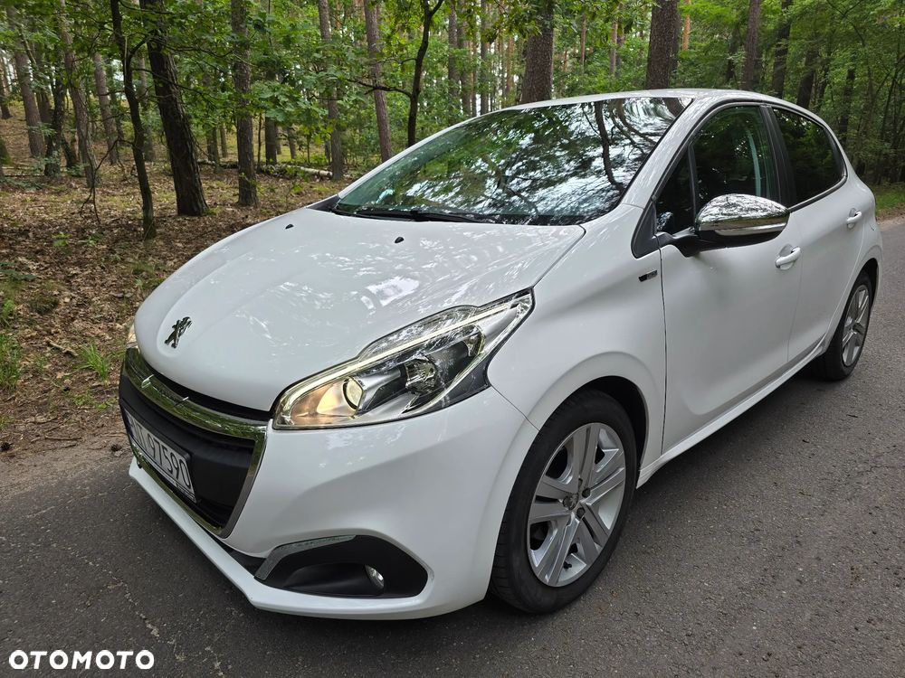Peugeot 208 - 8