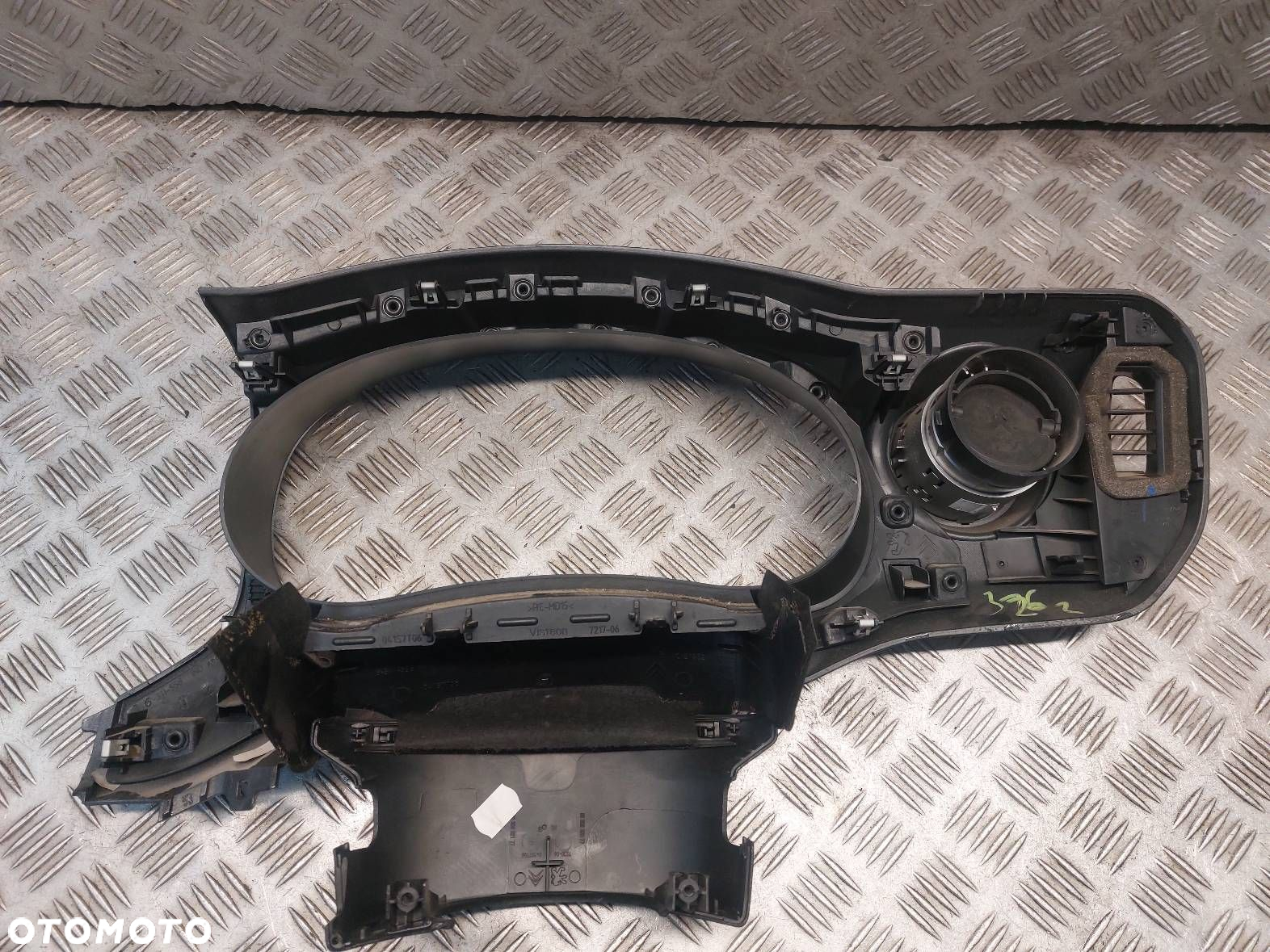 RAMKA LICZNIKA  CITROEN BERLINGO II 9680902077 9680897477 9680938577 - 6