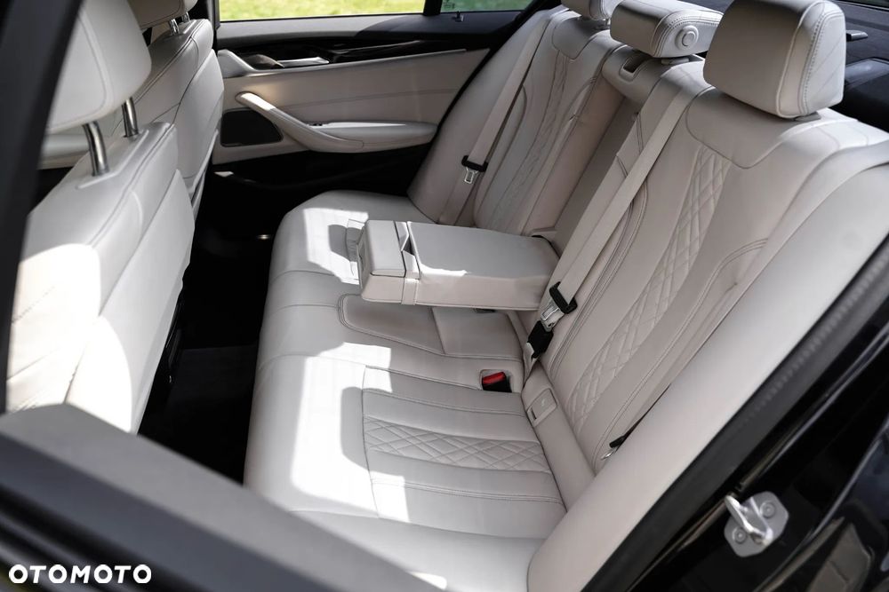BMW Seria 5 540d xDrive mHEV M Sport sport - 17