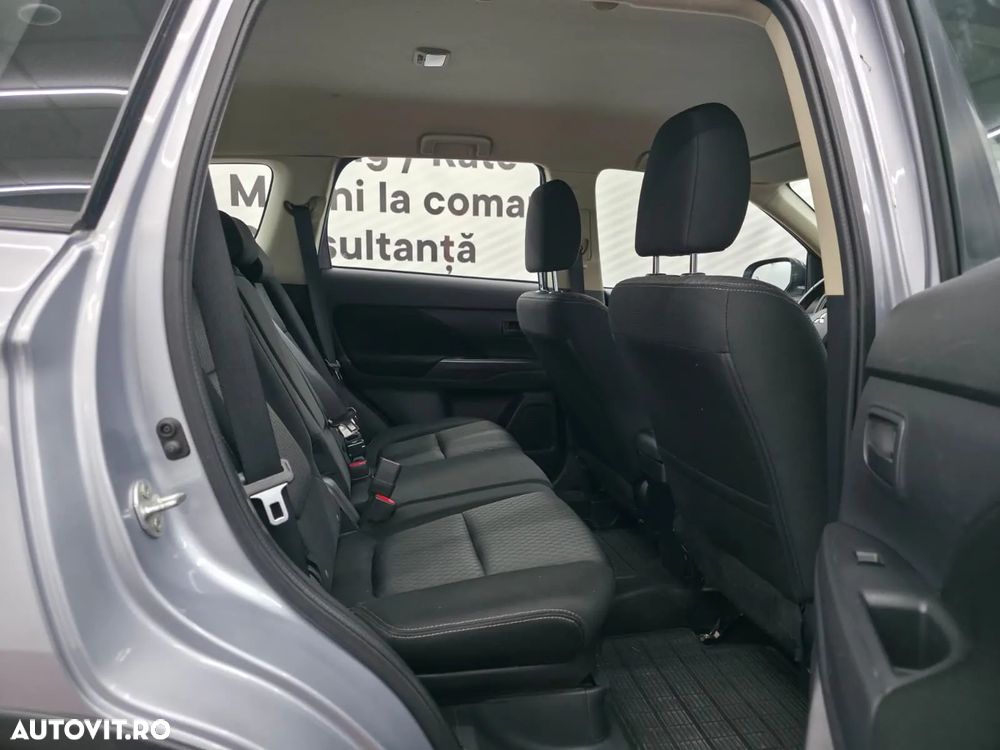Mitsubishi Outlander - 12