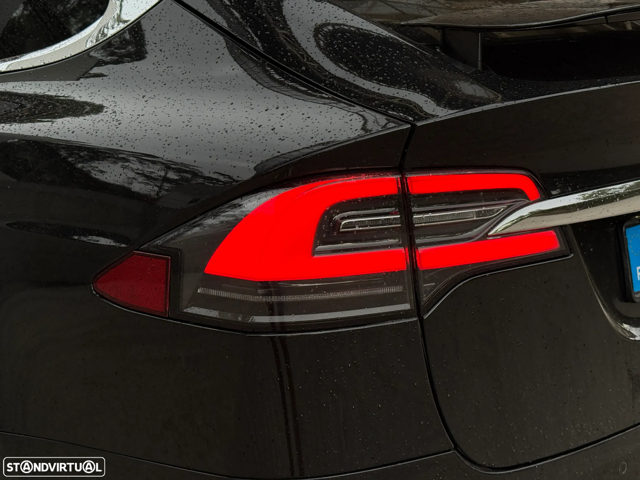 Tesla Model X - 10