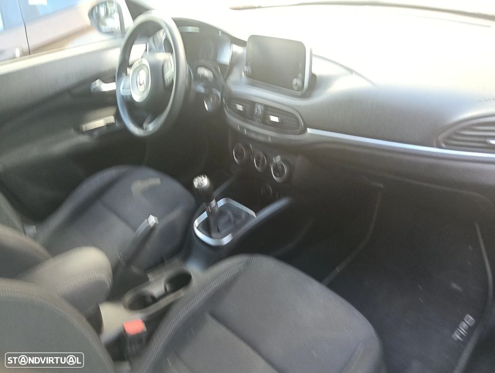 Fiat Tipo Station Wagon 1.3 M-Jet Lounge Tech J17 - 19