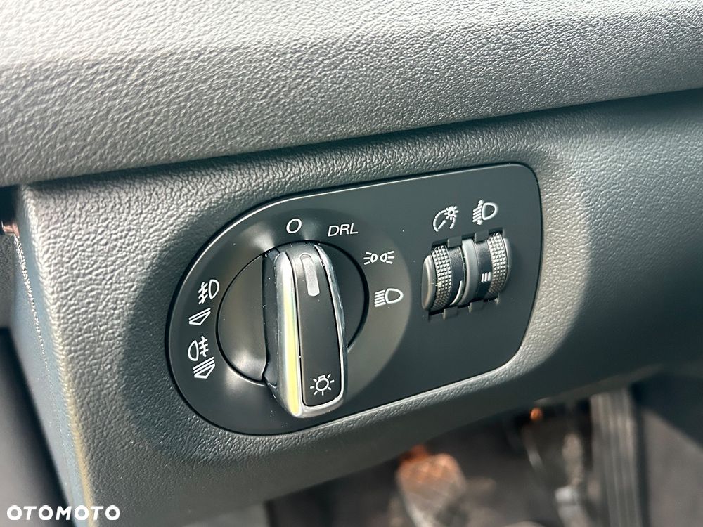 Audi A3 3-drzwiowe 1.6 Attraction - 16