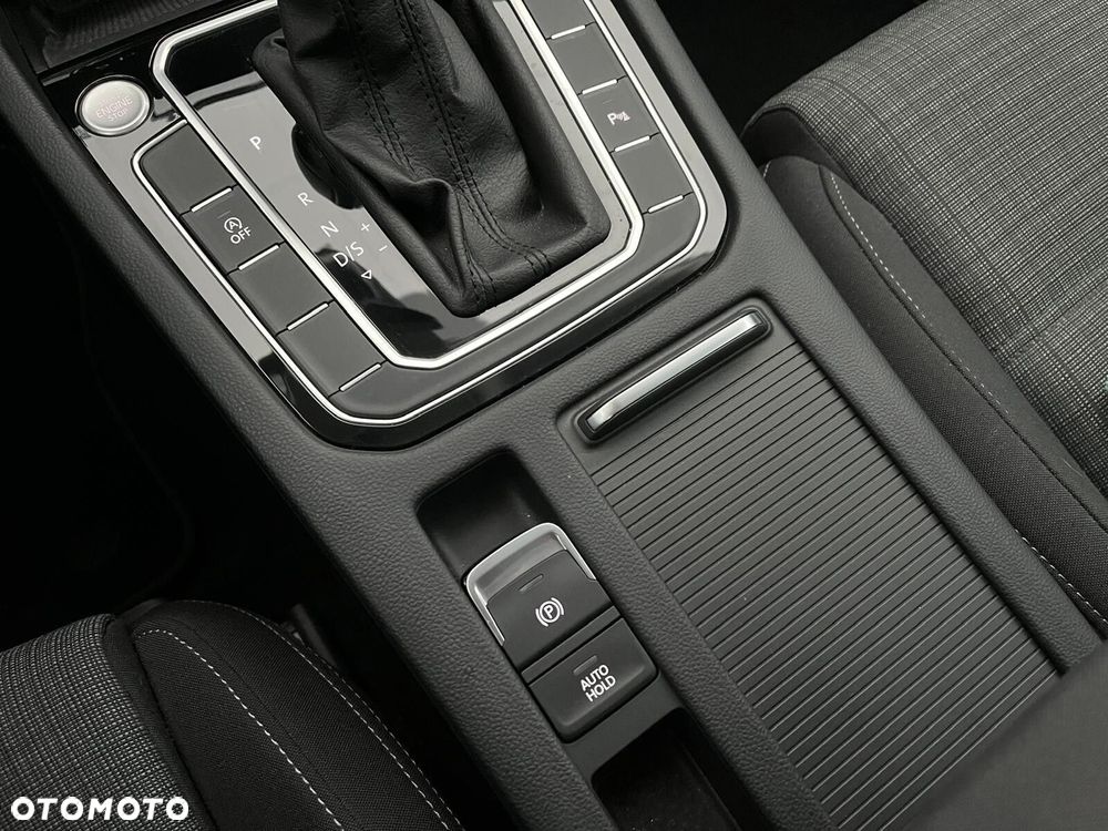 Volkswagen Passat - 33