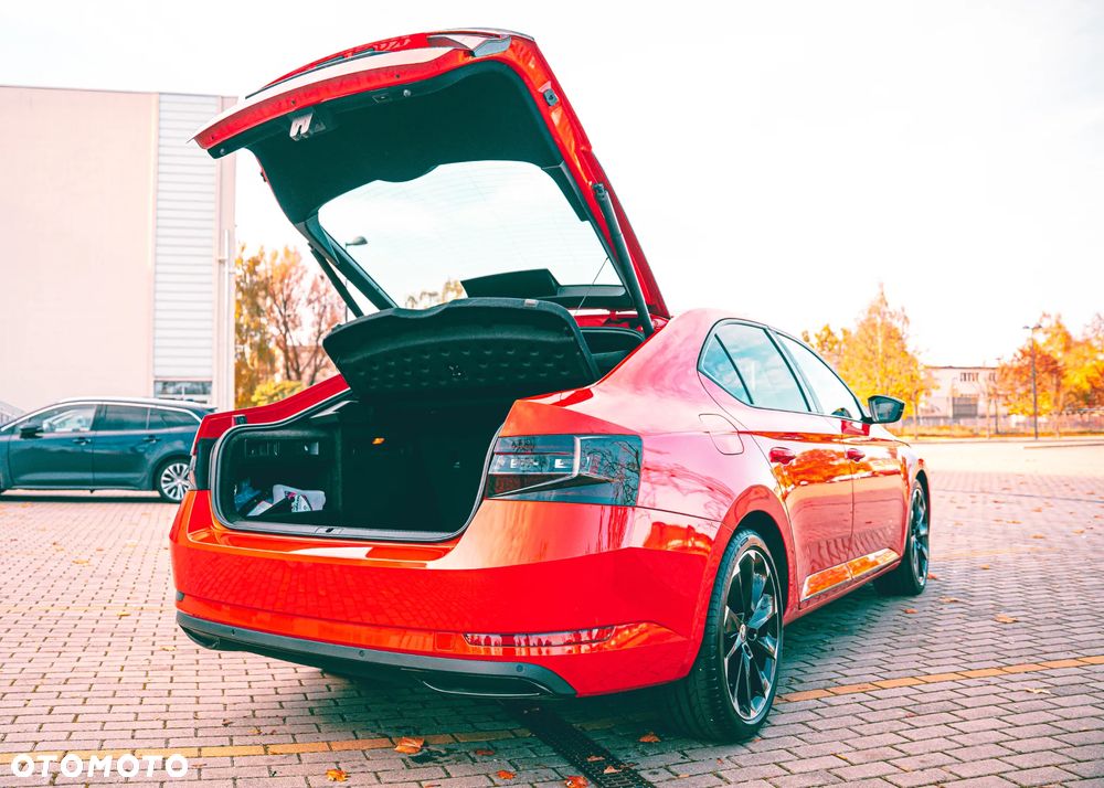 Skoda Superb 2.0 TDI Sportline DSG - 19