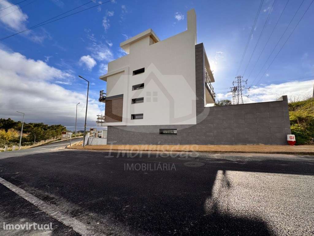 Moradia T4 com piscina, localizada nos Terraços du Moulin, Vialonga - Grande imagem: 4/26