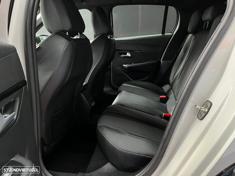 Peugeot 208 PureTech 130 EAT8 GT Pack - 11