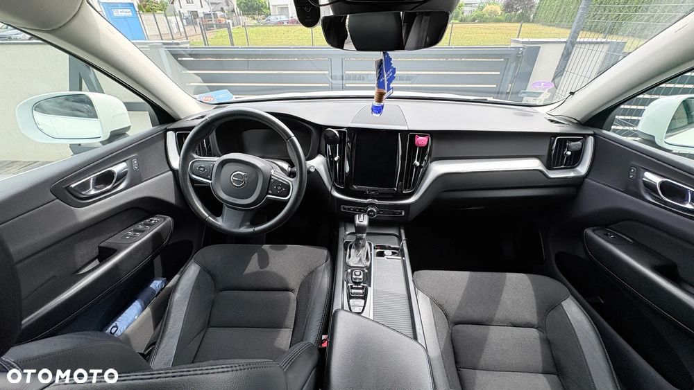 Volvo XC 60 T4 Momentum - 9