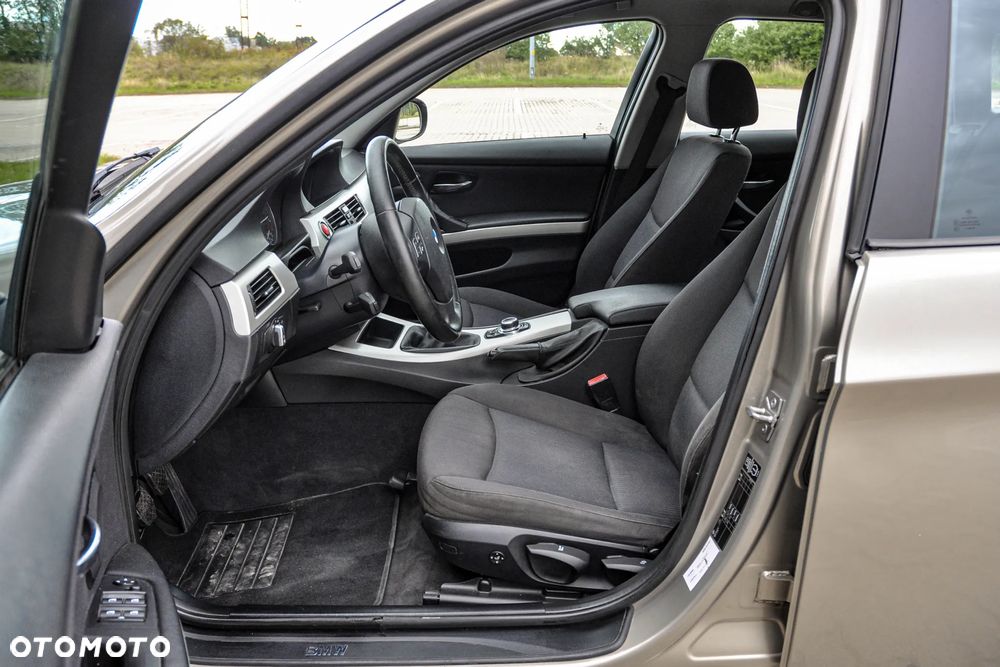 BMW Seria 3 320d DPF Efficient Dynamics Edition - 7