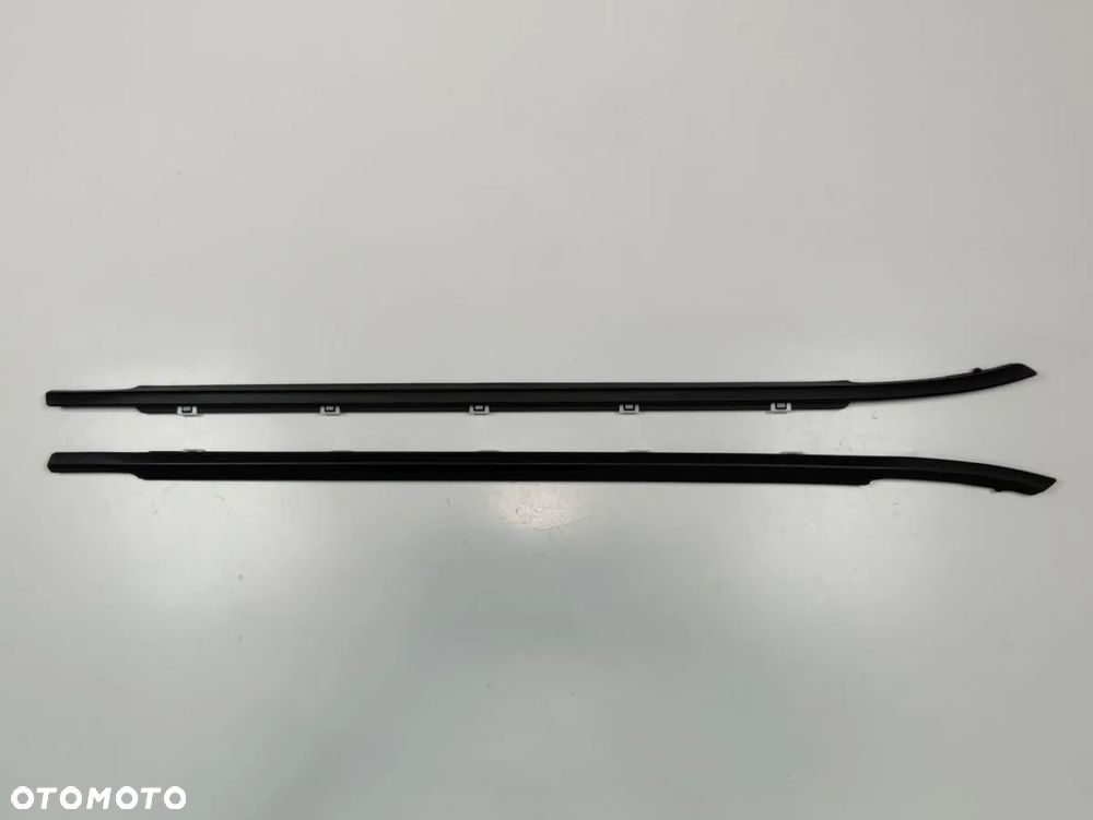 KIA STINGER od 2017r Listwa Zgarniająca Drzwi Przednich - 1