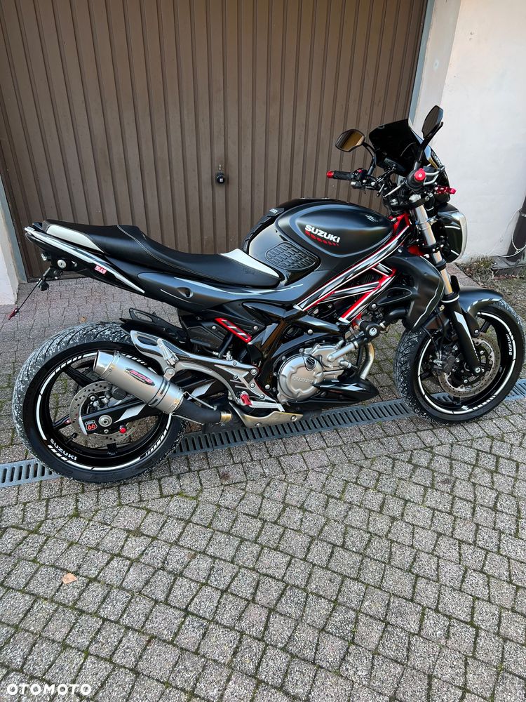 Suzuki Gladius - 2