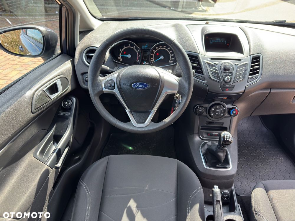 Ford Fiesta - 25