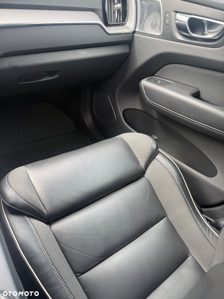 Volvo XC 60 B5 D AWD R-Design - 8